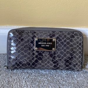Michael Kors Zip wallet